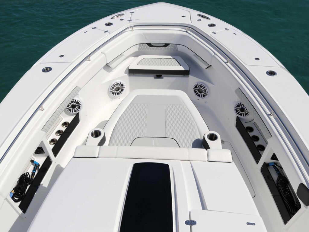 Blackfin 400 CC bow seating